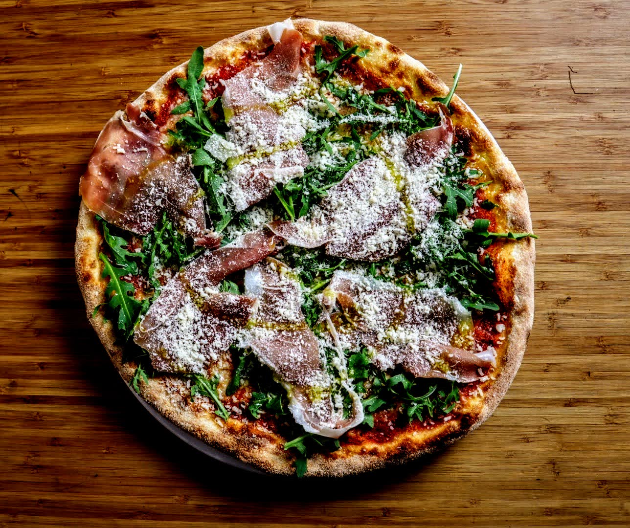 Parma pizza with Parma ham, rocket and parmigiano